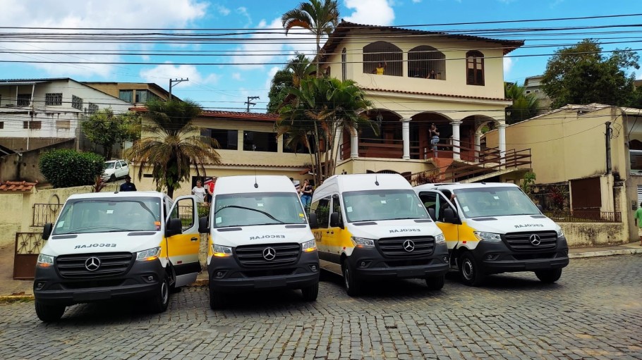AQUISI&Ccedil;&Atilde;O DE MAIS QUATRO VANS PARA O TRANSPORTE ESCOLAR MUNICIPAL