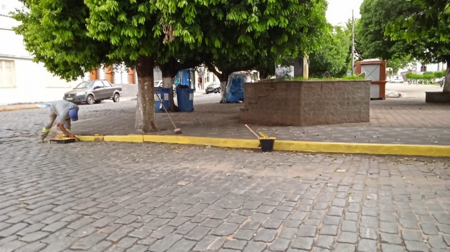 Prefeitura reforça sinalização de trânsito em ruas e praças da cidade de Carmo