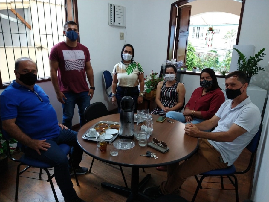 Secret&aacute;ria de Educa&ccedil;&atilde;o reuniu-se com os representantes do Legislativo de Carmo
