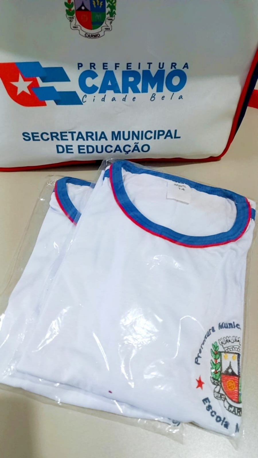 KITS ESCOLARES PARA OS ALUNOS DA REDE MUNICIPAL