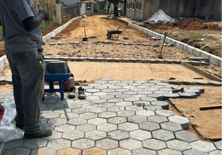 041 - EXECUÇÃO DE OBRAS DE PAVIMENTAÇÃO E DRENAGEM - Rua José Cassane, Rua Manoel José de Moraes e Travessa Lucas Rocha Xavier, no Bairro Sol Maior