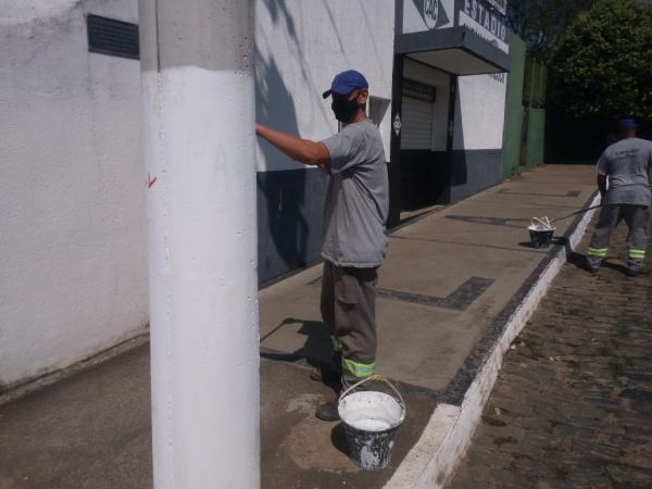 Limpeza e pintura de ruas em bairros
