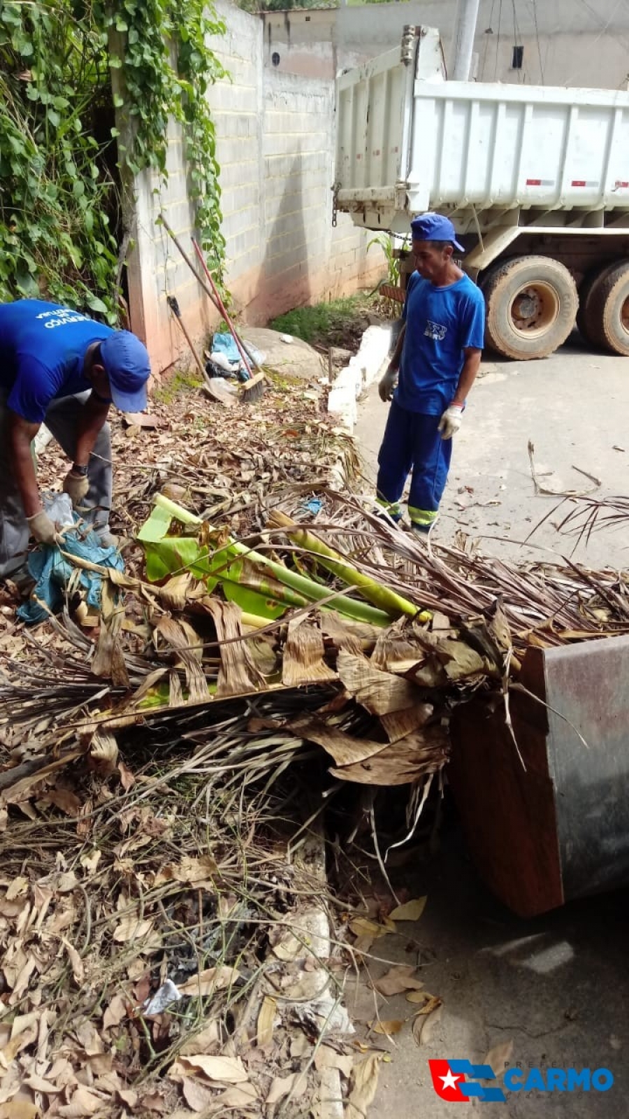 PREFEITURA MUNICIPAL DE CARMO DÁ CONTINUIDADE A AÇÃO DE LIMPEZA