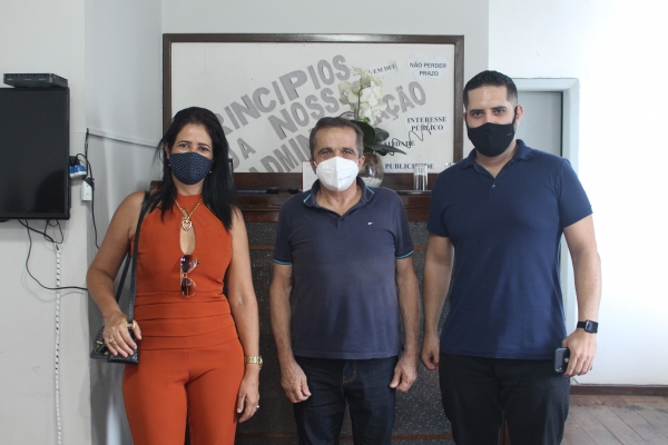 Prefeito recebe representantes da Faculdade UNOPAR