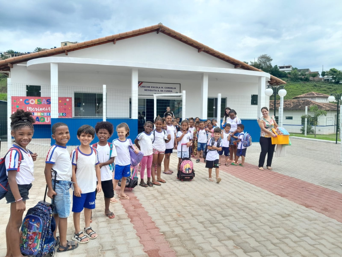 MUDANÇA PARA A NOVA INSTALAÇÃO DA CRECHE CORDÉLIA M. SOARES DA CUNHA