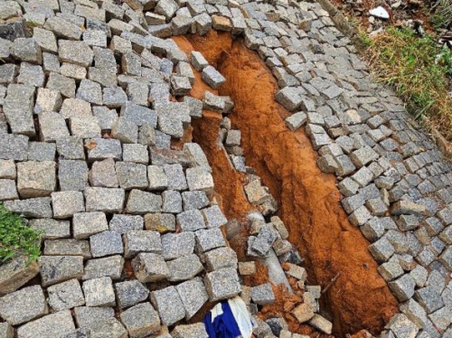 054 - OBRA DE ADEQUA&Ccedil;&Atilde;O DE SISTEMA DE DRENAGEM E RECUPERA&Ccedil;&Atilde;O DE PAVIMENTO NA RUA GERALDO MARIANO, EM CARMO-RJ