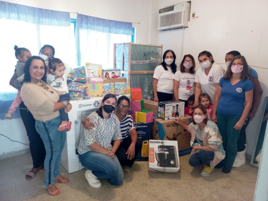 Entrega de eletrodomésticos, eletroeletrônicos e uma variedade de jogos e materiais pedagógicos nas Unidades Escolares