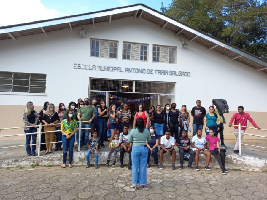 Visitação dos alunos  da E.M. Independência e seus responsáveis ao Polo Educacional Escola Municipal Antonio  de Faria Salgado