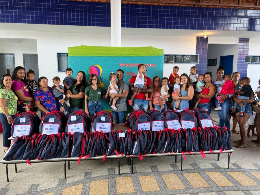 ENTREGA DE KITS ESCOLARES AOS ALUNOS DA REDE MUNICIPAL DE ENSINO