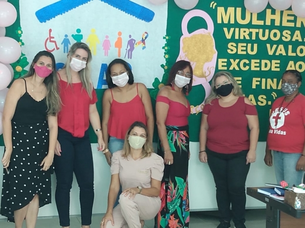 A equipes do Centro de Referência da Assistência Social de Carmo realiza reunião