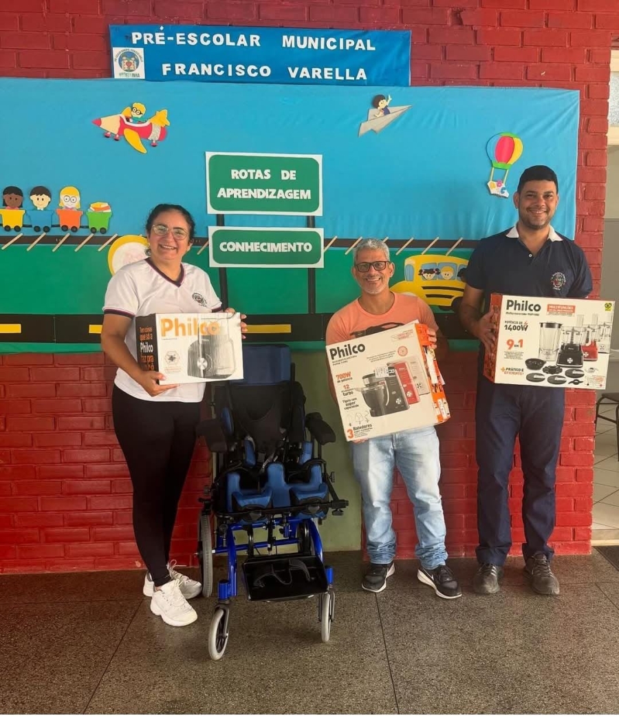 ENTREGA DE EQUIPAMENTOS E APARELHOS ELETRÔNICOS NAS UNIDADES ESCOLARES